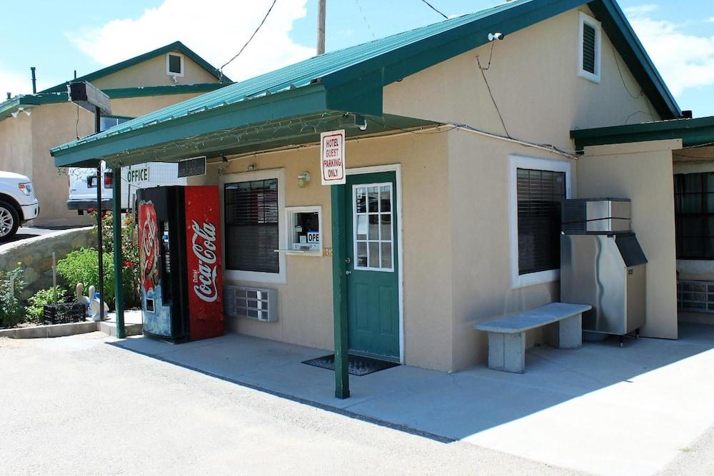 Adobe Inn Motel photo 9