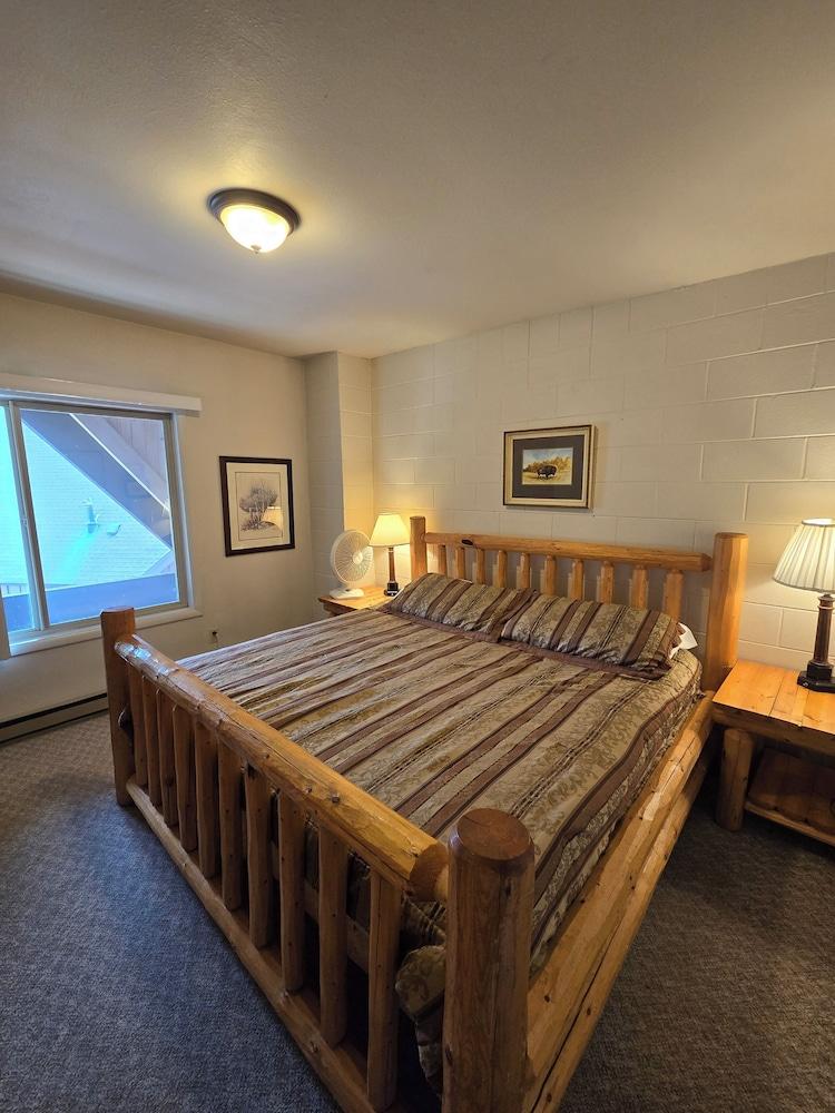 Chateau Rouge Condominiums photo 25