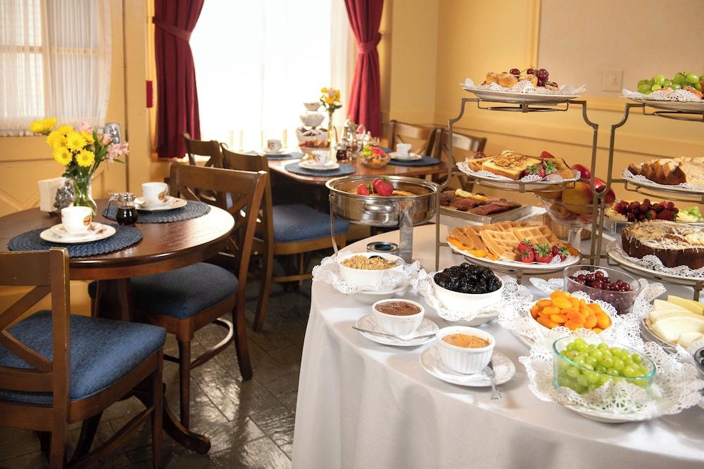 Americas Cup Inn photo 43