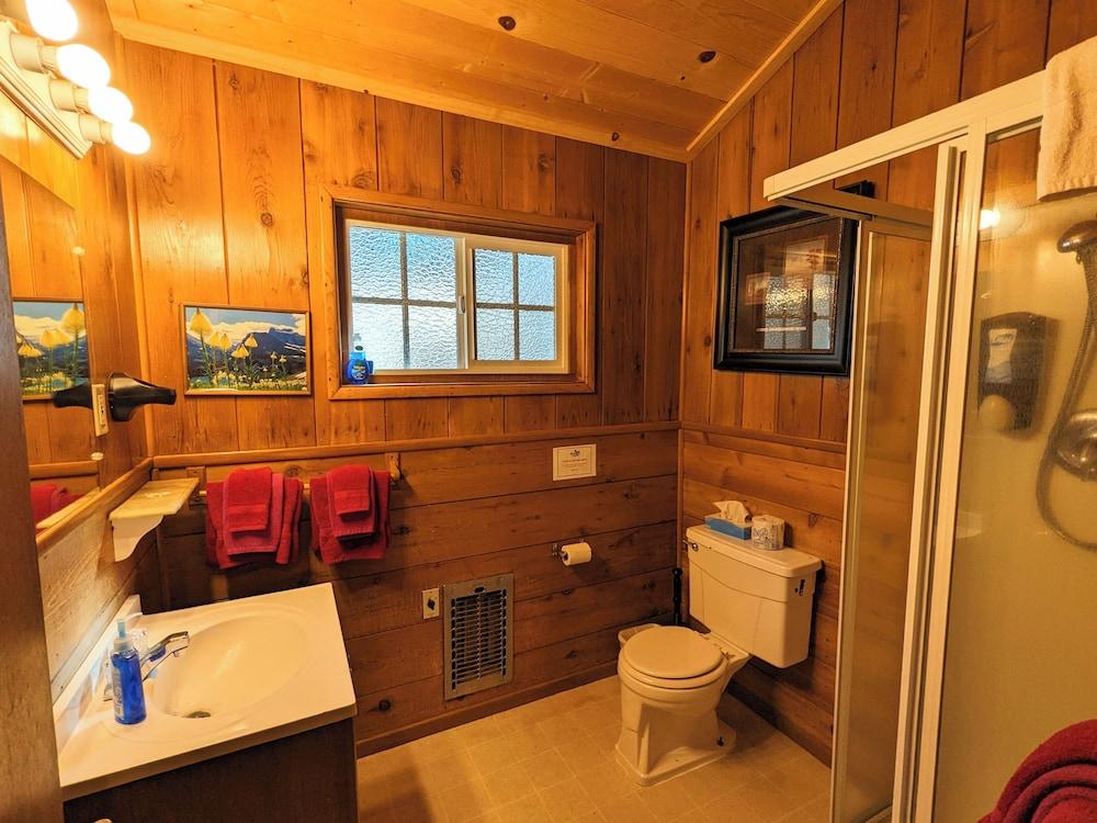 Bluebird Cottage Inn photo 29