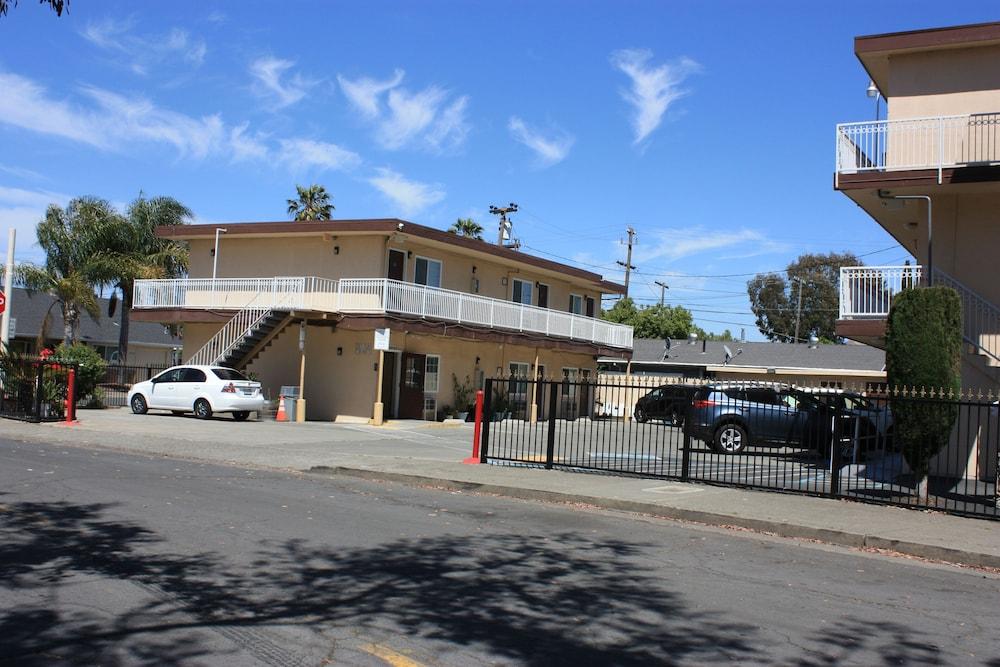 Express Inn photo 17