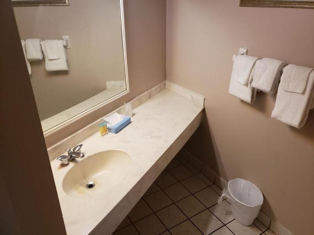 The Seascape Inn photo 18