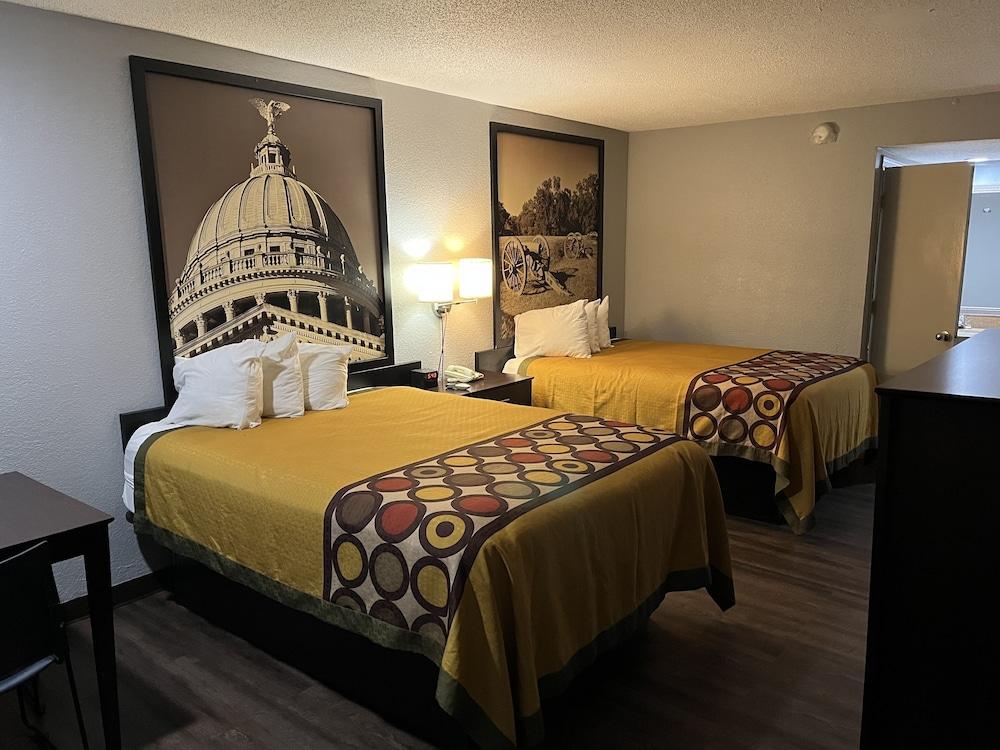 Super 8 by Wyndham Meridian photo 14