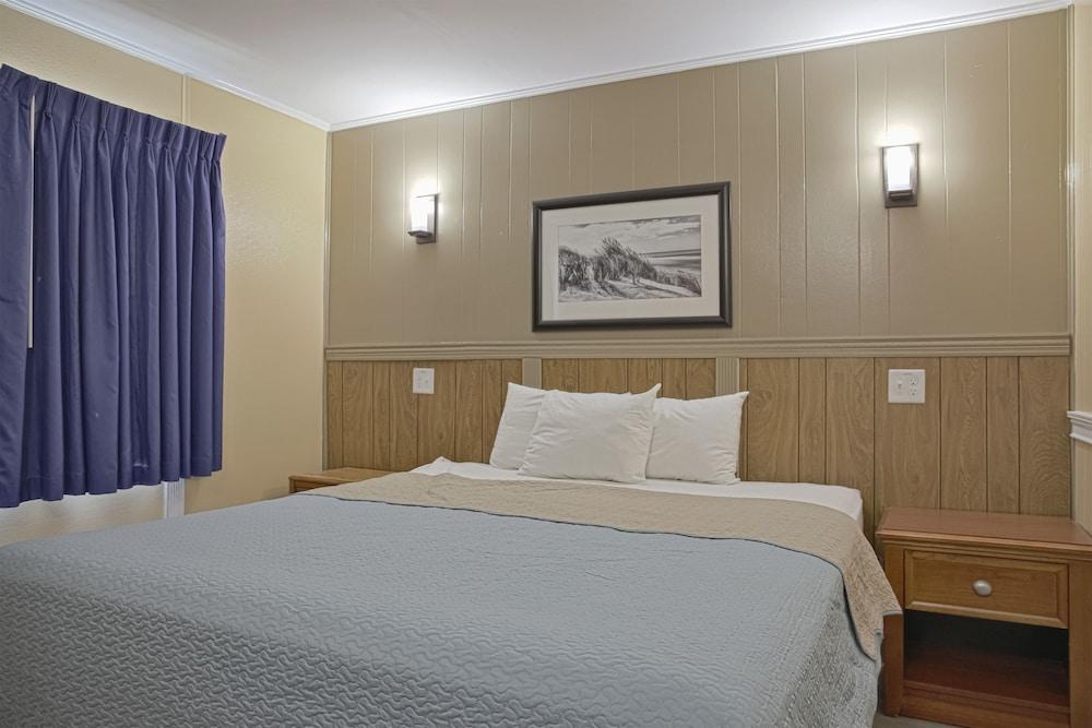 Colonial Inn Motel photo 9