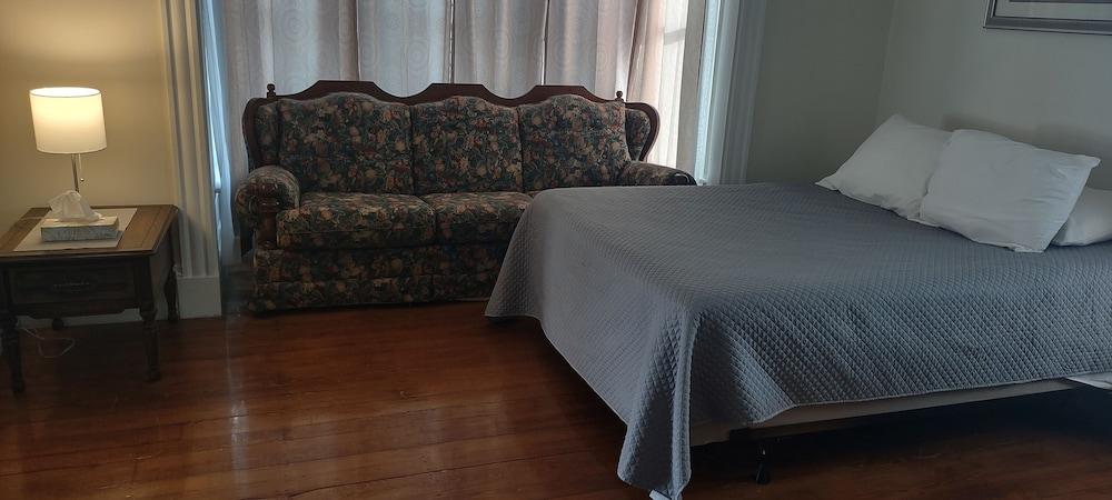 The Whitetail and Suites photo 9