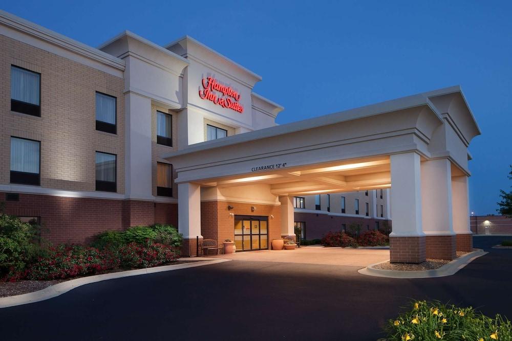 Hampton Inn & Suites Chicago/St. Charles photo 1