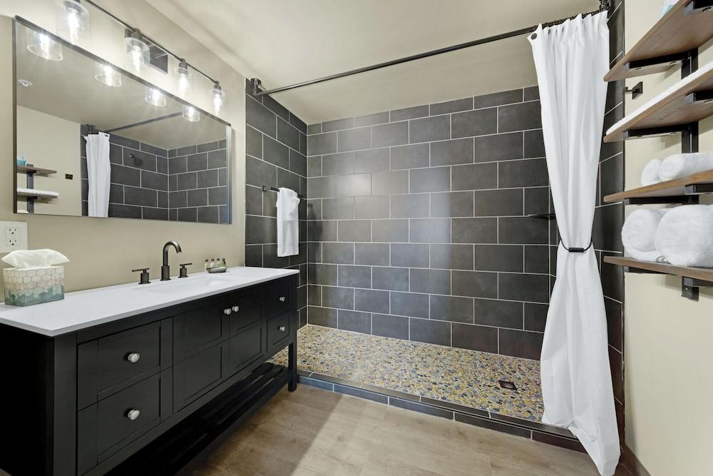 The Suites at Prairie Falls & Event Center photo 53