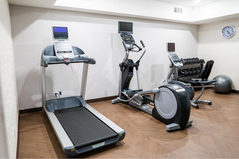 Holiday Inn Express & Suites Lake Forest by IHG photo 25