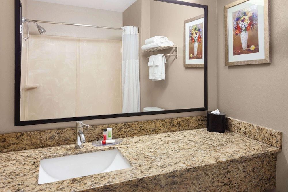 AmericInn by Wyndham Hudson photo 16