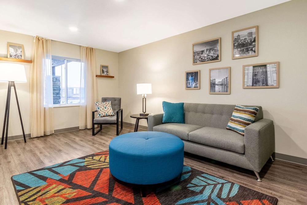 WoodSpring Suites Indianapolis Airport South photo 10