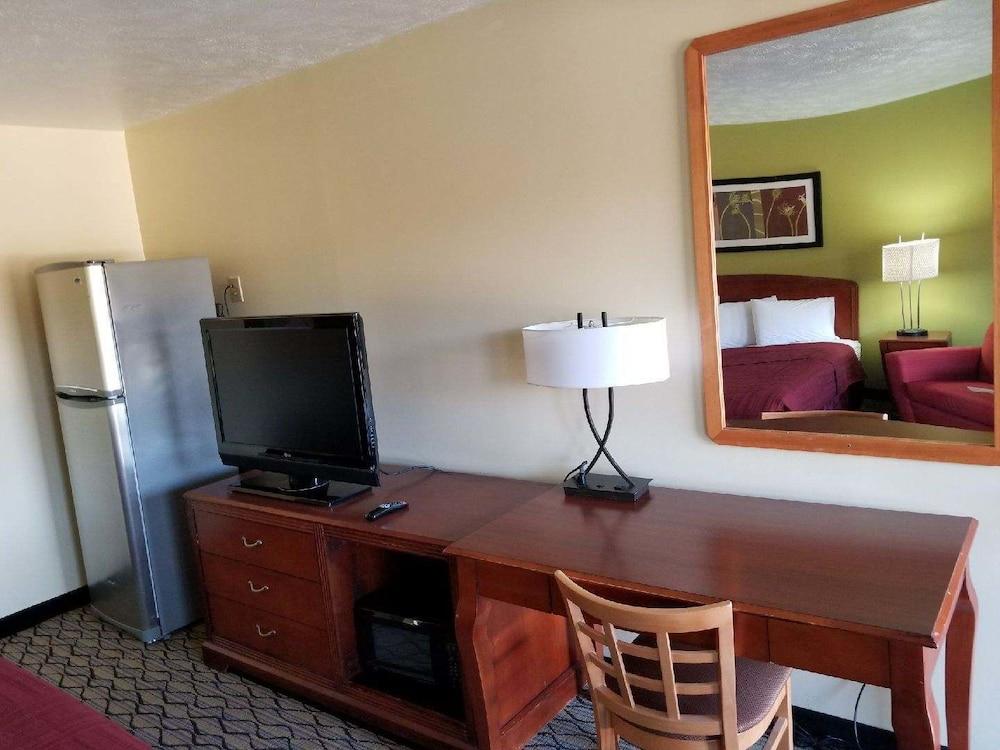 Economy Inn & Suites photo 8