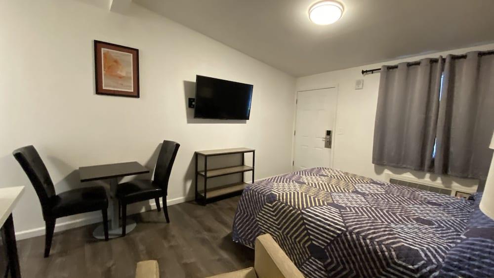 Golden Kent Motel photo 22