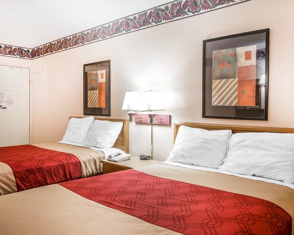 Econo Lodge McDonough South photo 6