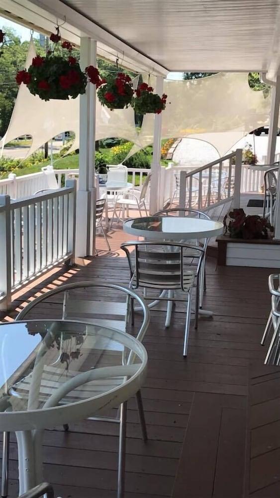 Mount Battie Inn photo 23