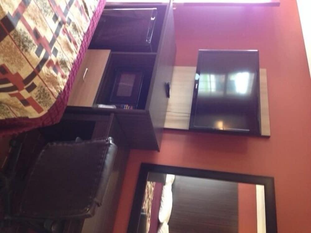 Budget Inn photo 4