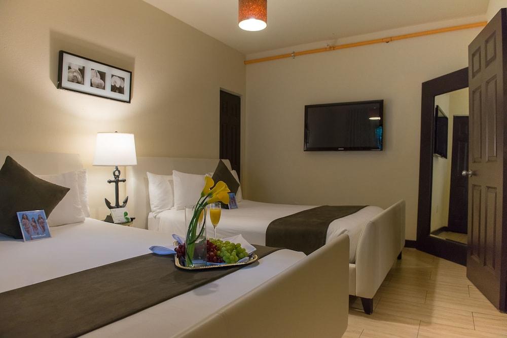 Tradewinds Apartment Hotel photo 7