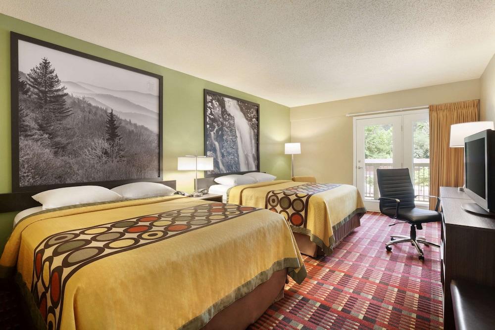Super 8 by Wyndham Cherokee photo 8