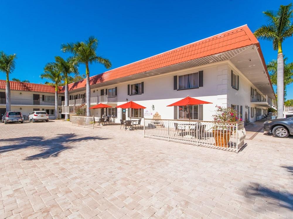 Hibiscus Suites - Gateway to Siesta Key photo 29