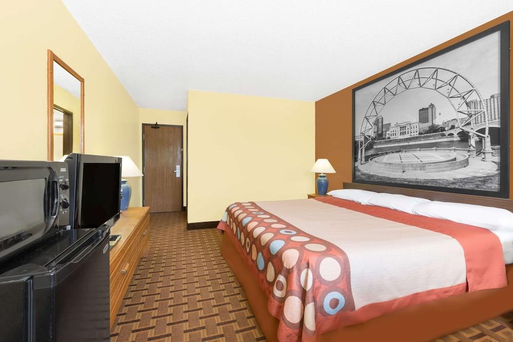 Super 8 by Wyndham Boone photo 8