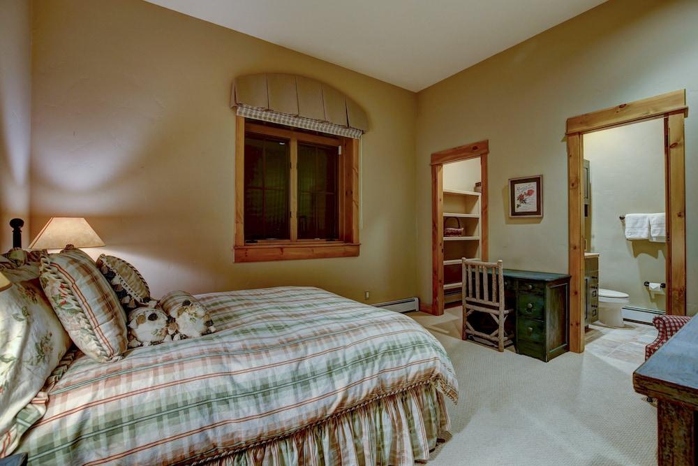 Snowberry by Elevation Accommodations photo 46