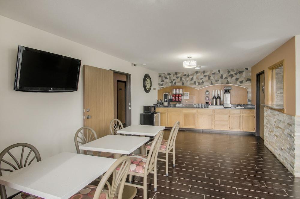 Americas Best Value Inn & Suites Harrisonville photo 34