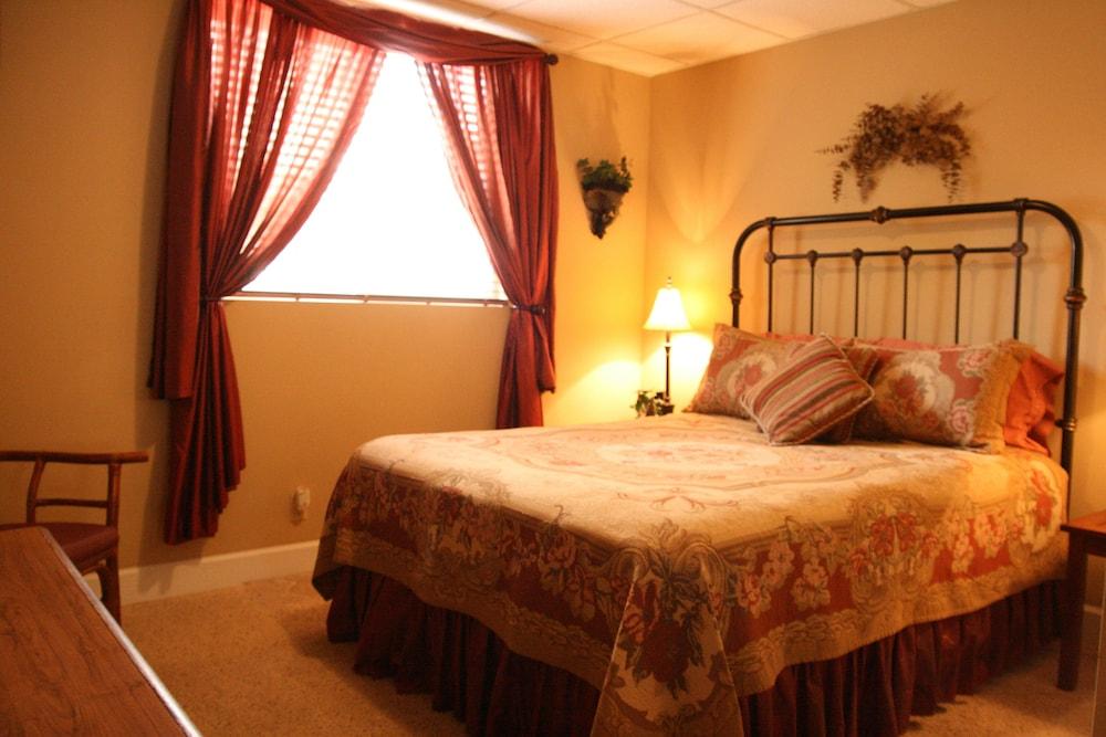 Monroe Street Suites photo 38