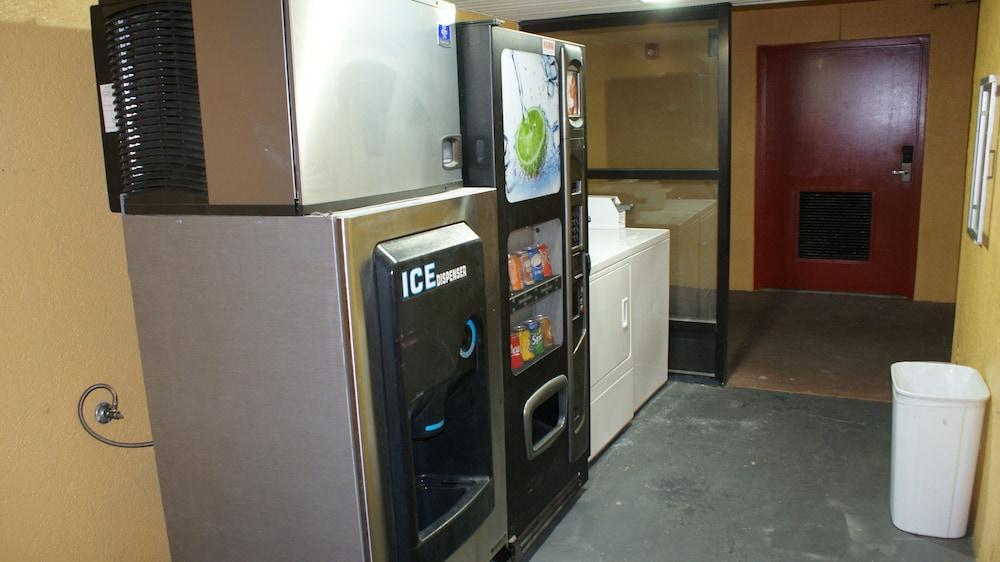 HomeTown Inn & Suites photo 19