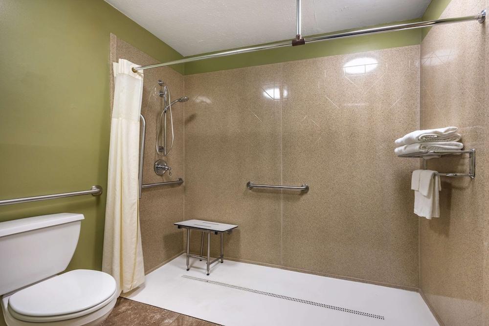 Quality Inn Paris photo 26