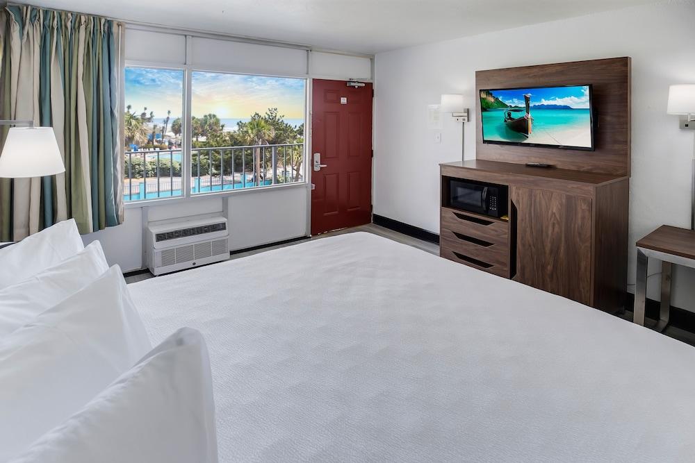 Blu Atlantic Oceanfront Hotel & Suites photo 32