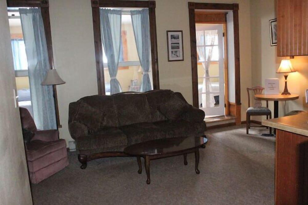 Smedley's Suites photo 11