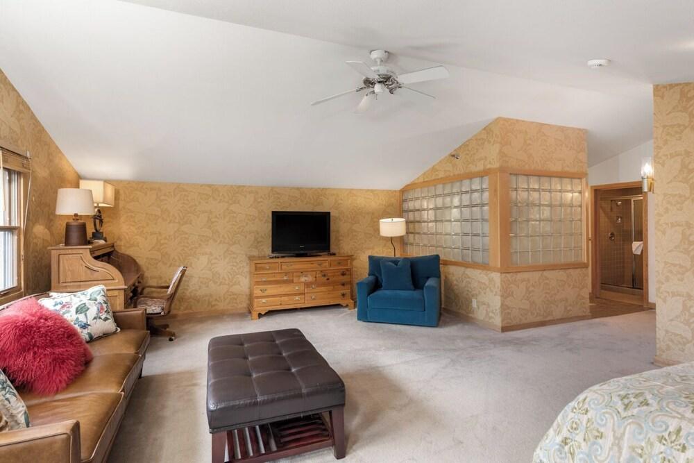 Christiania Condos - CoralTree Residence Collection photo 27