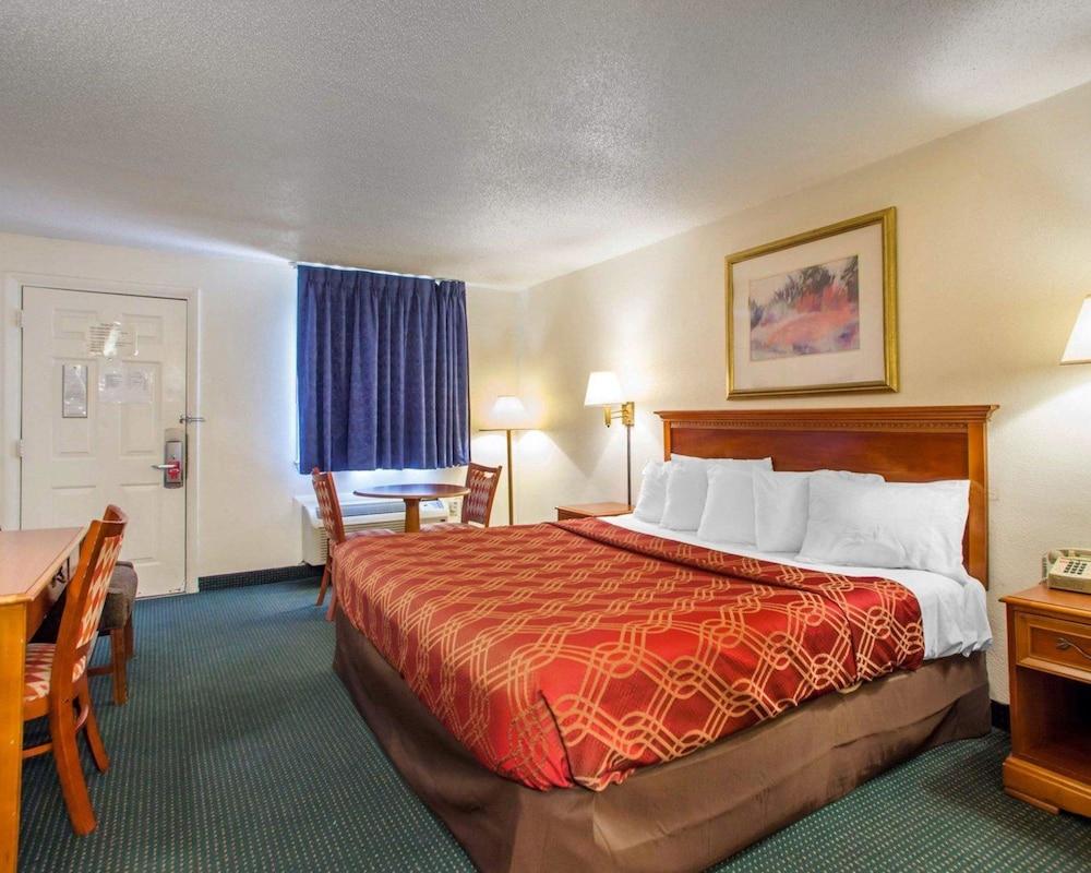 Econo Lodge Somers Point photo 5