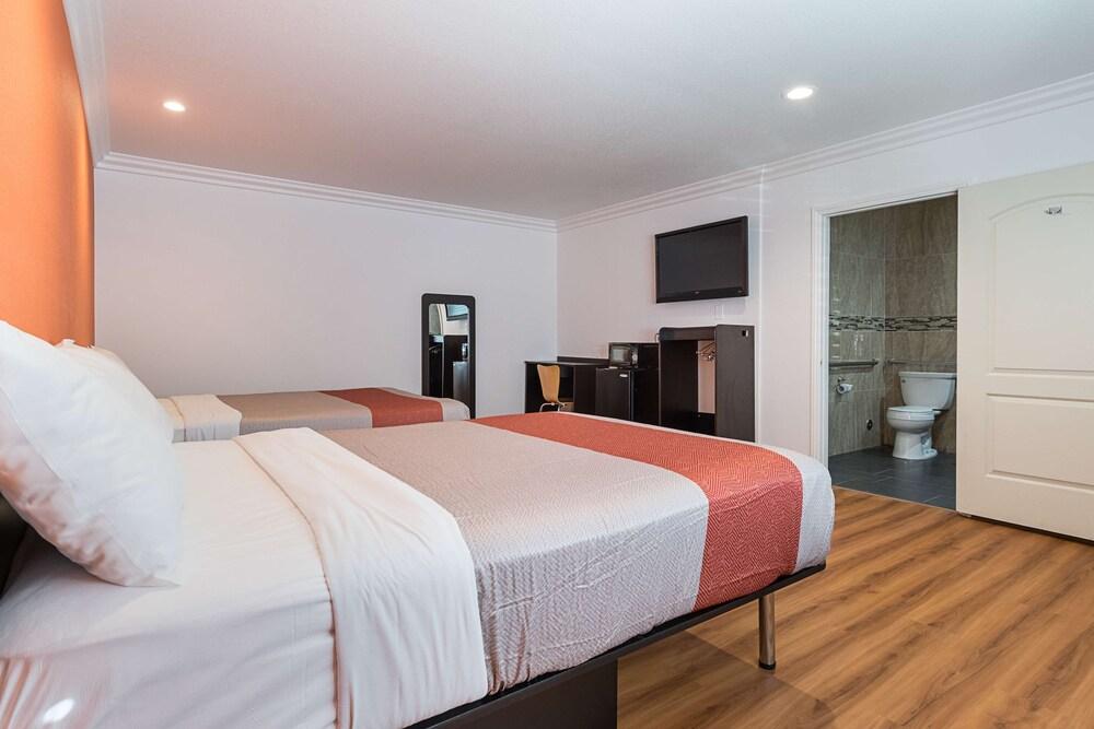 Motel 6 Lomita, CA photo 14