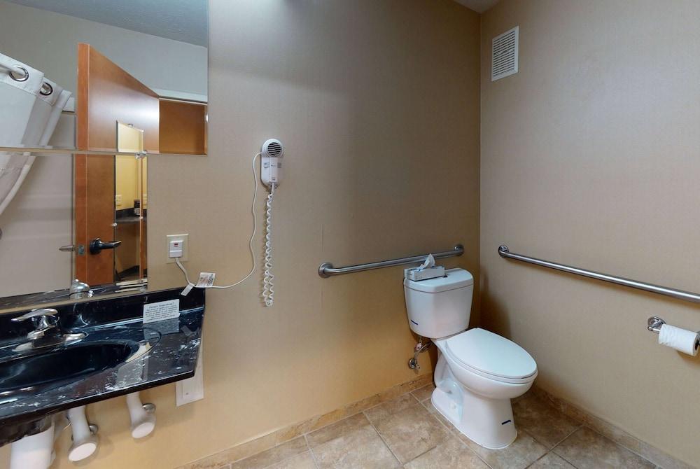 Ramada by Wyndham Strasburg/Shenandoah Valley photo 25