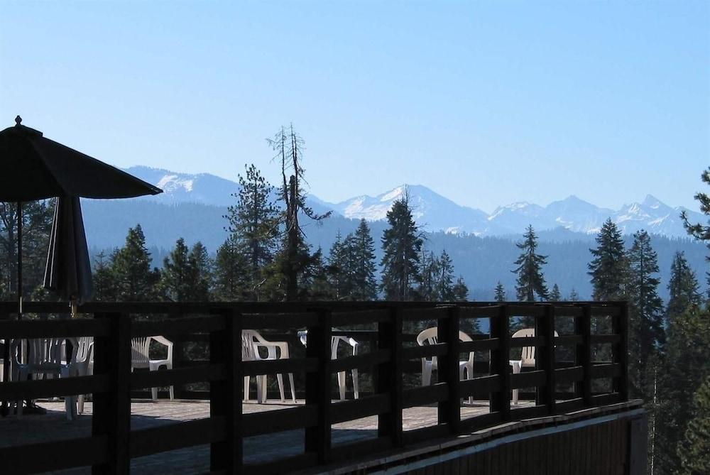 Montecito Sequoia Lodge photo 73