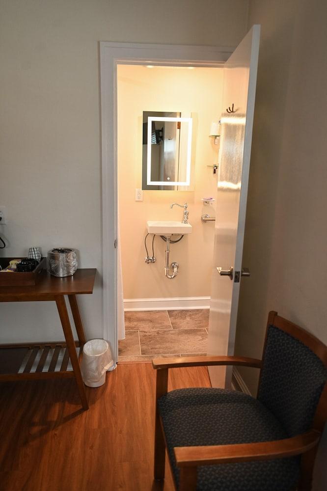 The Lakehouse Inn photo 20