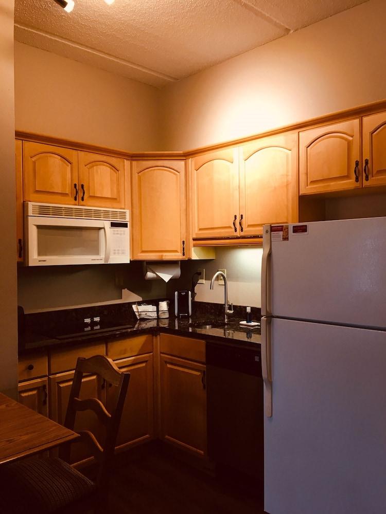 Hawthorn Extended Stay by Wyndham Conyers photo 15