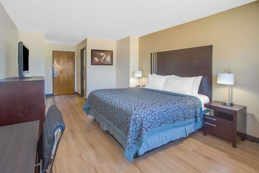 Days Inn by Wyndham Le Roy/Bloomington Southeast photo 17