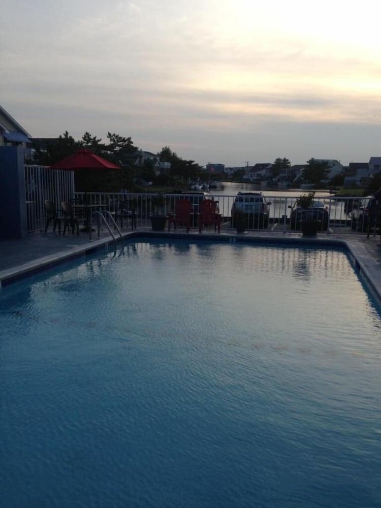 Fenwick Islander Motel photo 23