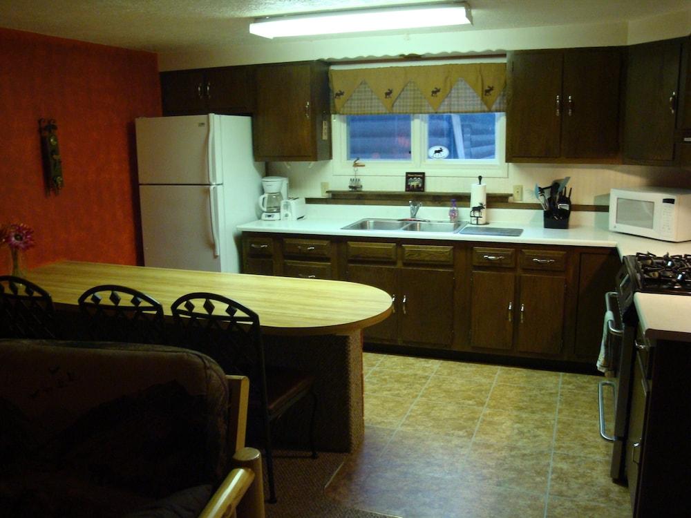 Yellowstone Wildlife Cabins photo 33