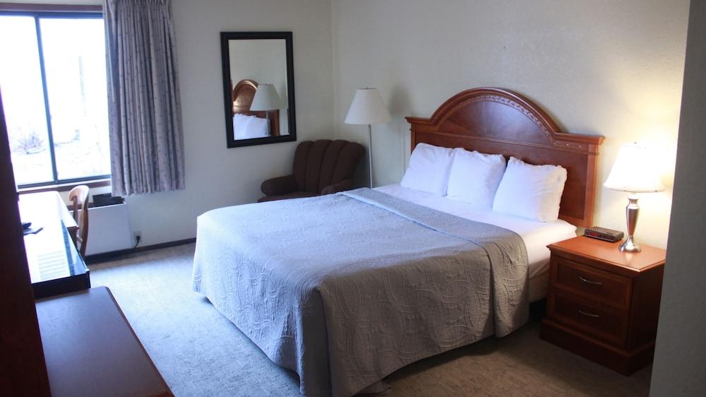 Shawano Four Seasons Hotel photo 11