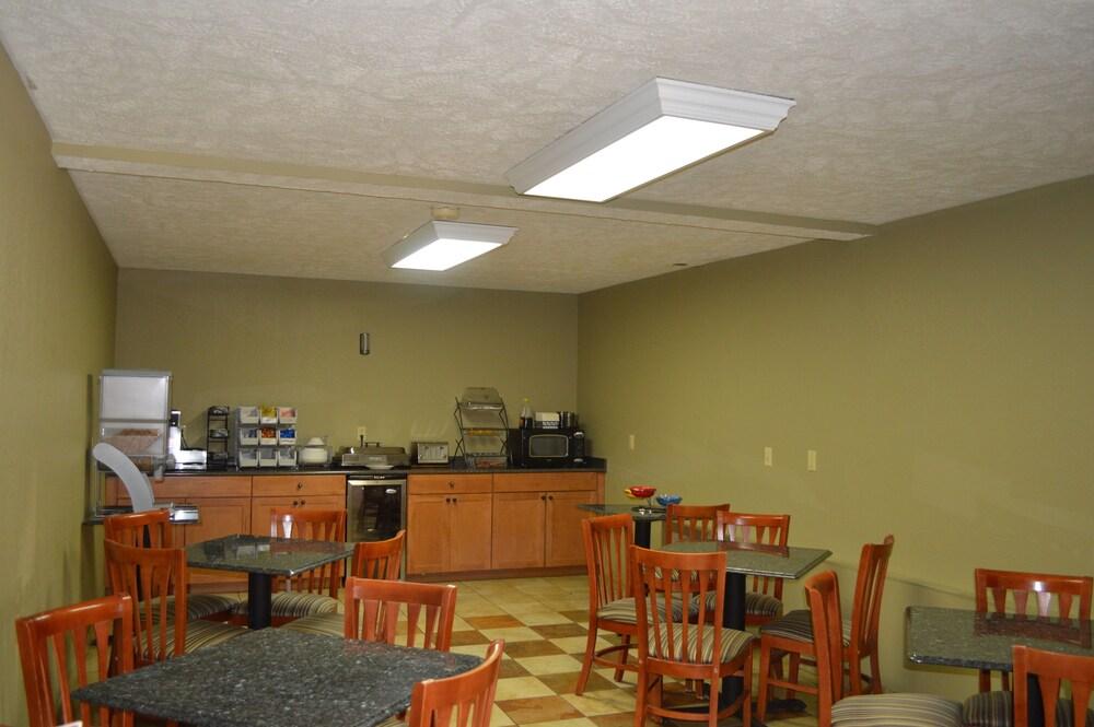 Americana Inn photo 6