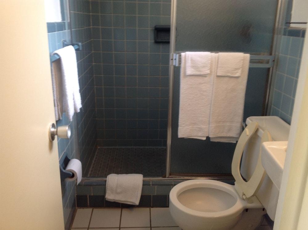 Economy Inn photo 21