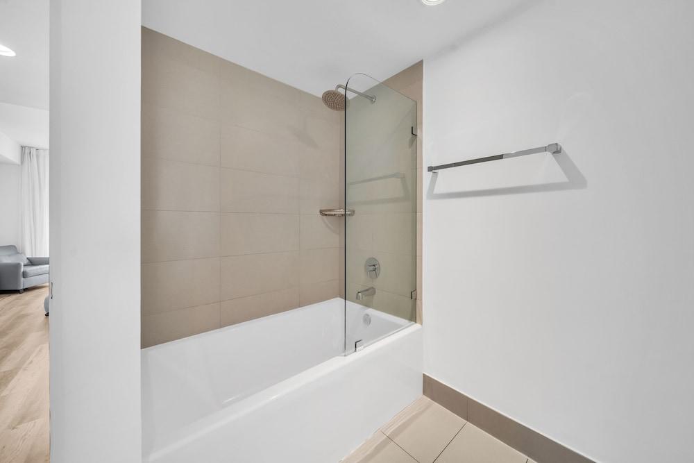 1209 B photo 42