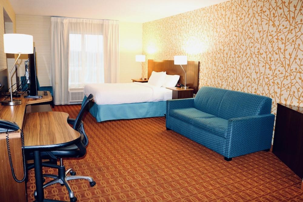 Comfort Inn & Suites photo 12