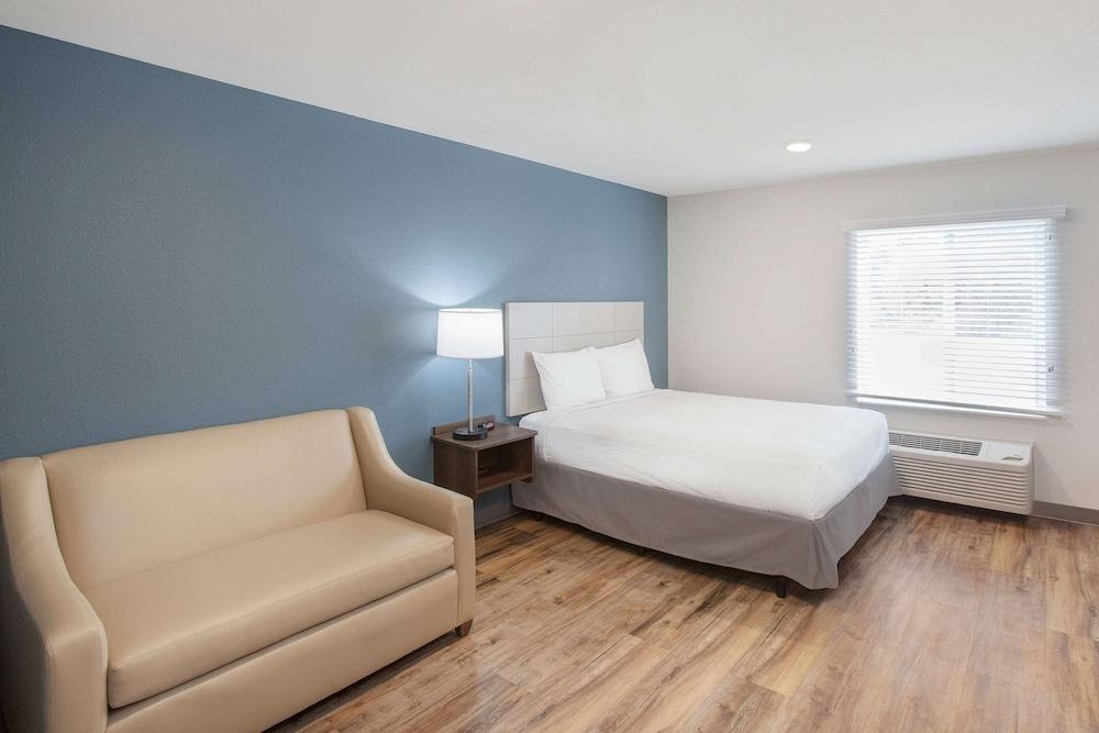 WoodSpring Suites West Monroe I-20 photo 9