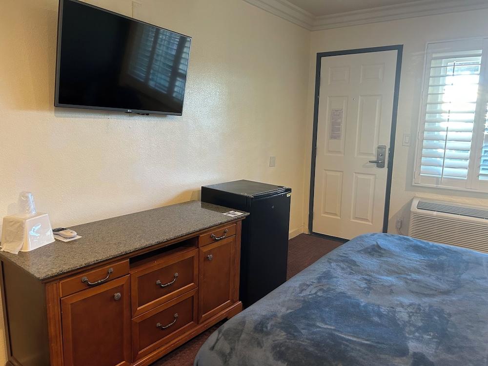 Welcome Inn on Colorado Blvd photo 8