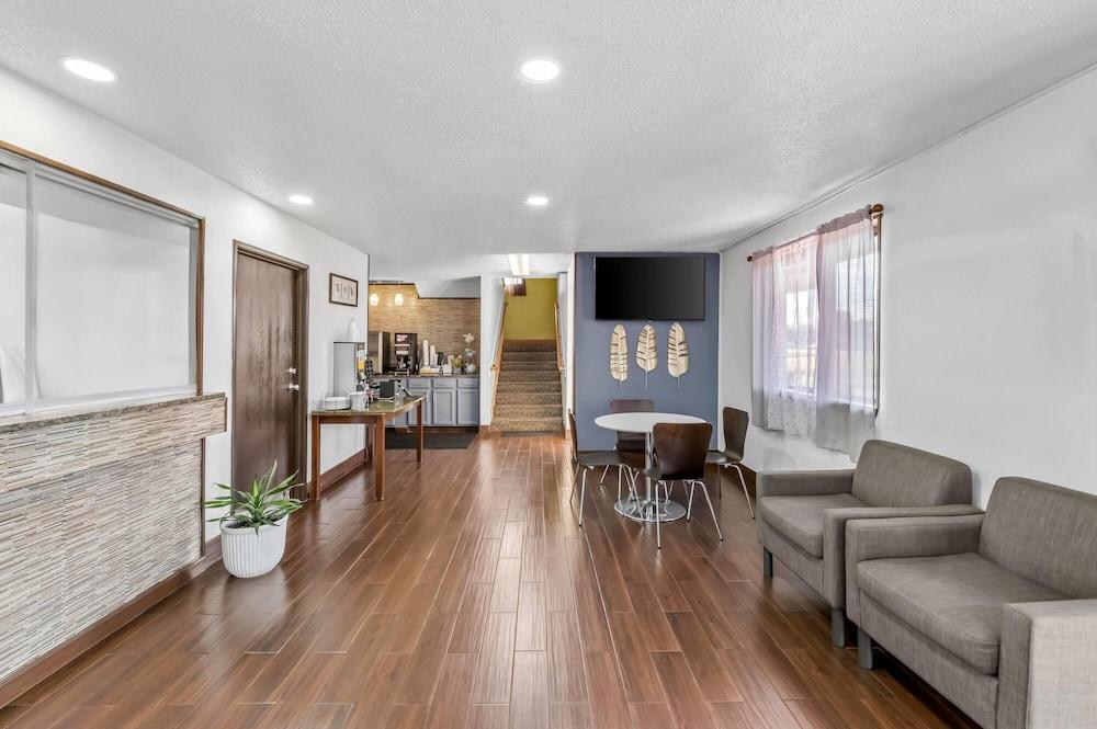 Super 8 by Wyndham Franklin photo 3