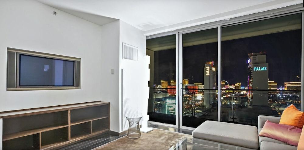 Ava's Suite 37th FLR PALMS PLACE photo 15