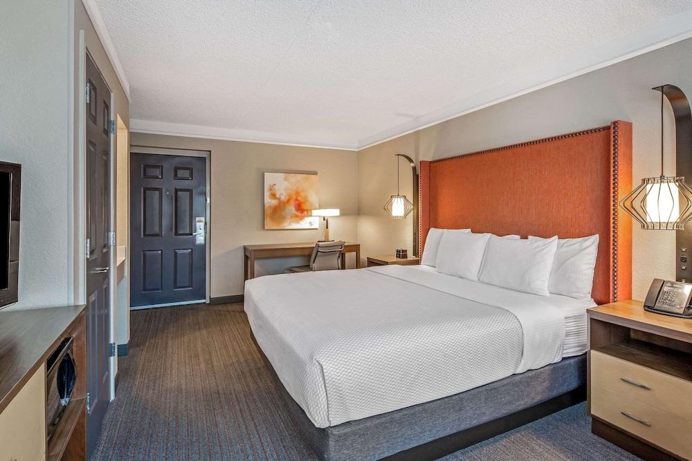 La Quinta Inn & Suites by Wyndham San Francisco Airport N photo 32